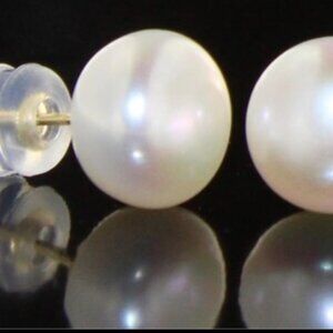 14kt Gold Natural 8 mm Cultured Pearl Earrings